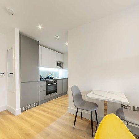 Modern And Stylish 1 Bed Apartment In East Grinstead Exterior photo