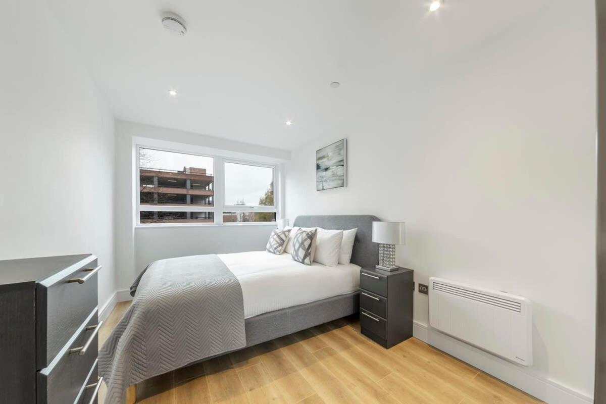 Modern And Stylish 1 Bed Apartment In East Grinstead Exterior photo